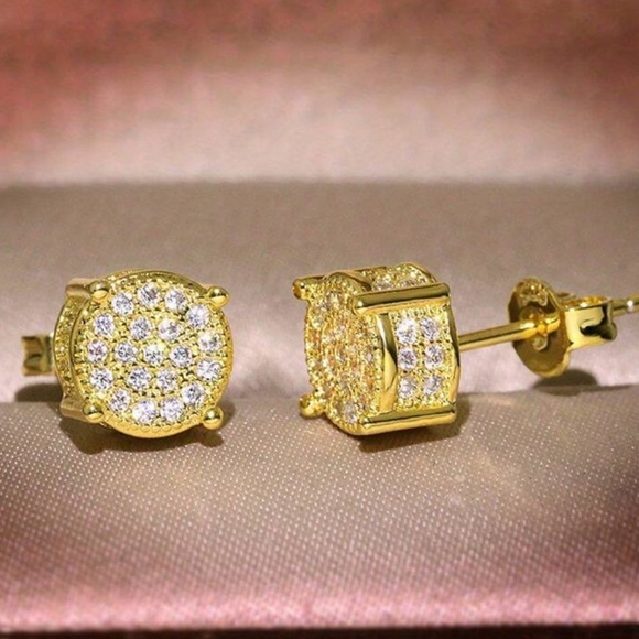 Jewelry - Elegant Gold Stud Earrings